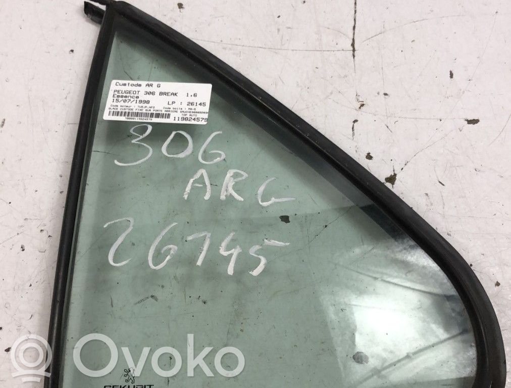 Peugeot 306 Ventanilla de ventilación de la puerta trasera 