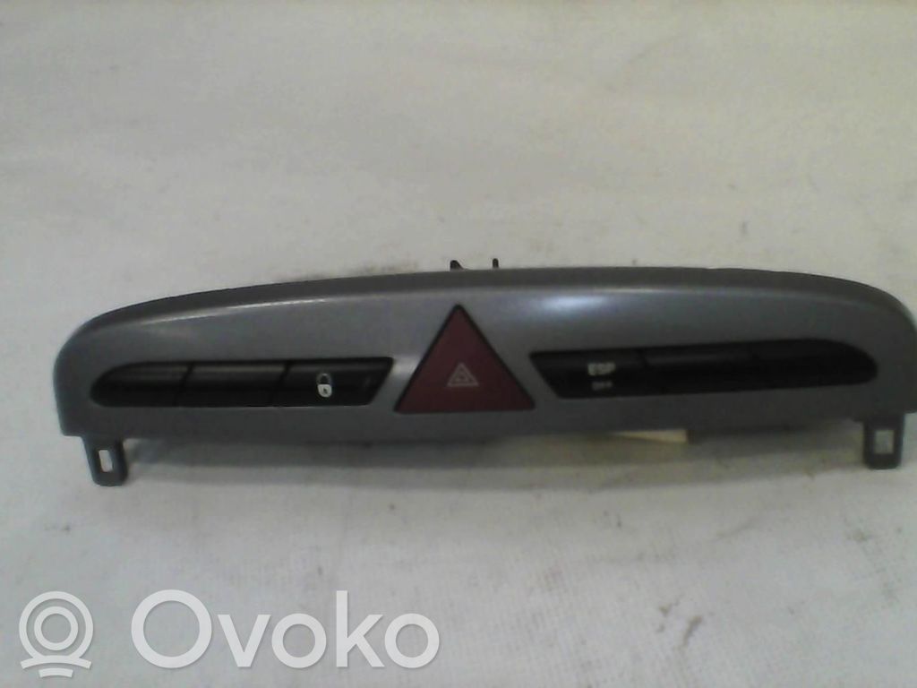 Peugeot 308 Botón interruptor de luz de peligro 