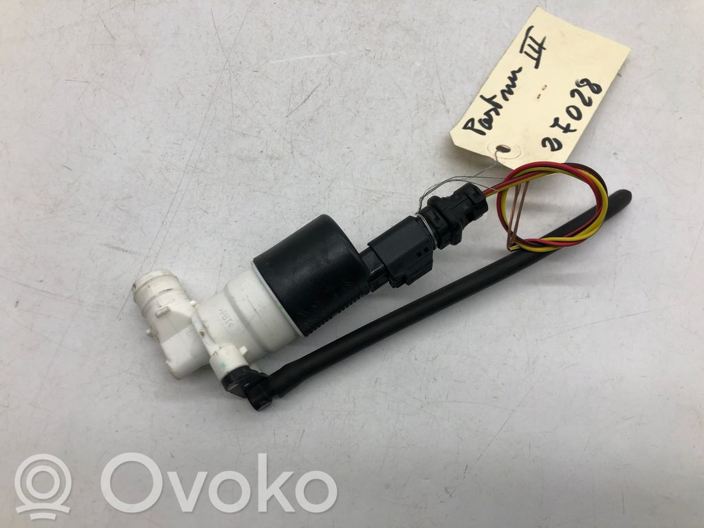 Peugeot Partner III Windscreen/windshield washer pump 