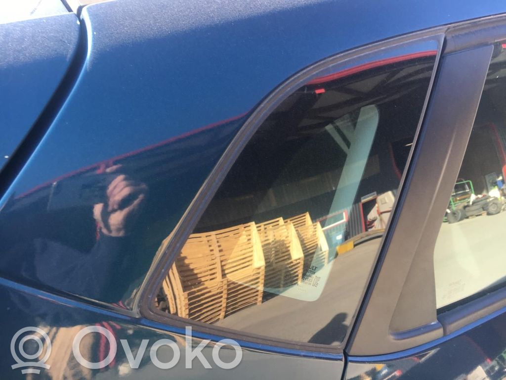 Renault Captur Rear side window 