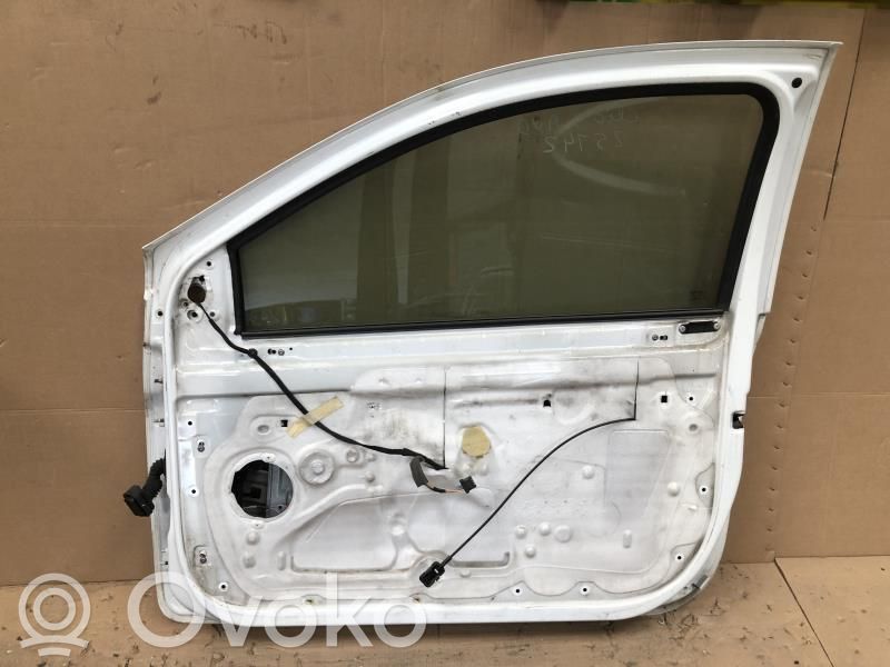 Renault Clio III Puerta delantera 
