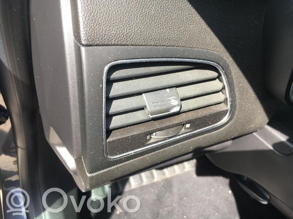 Renault Megane IV Sānu gaisa režģis 