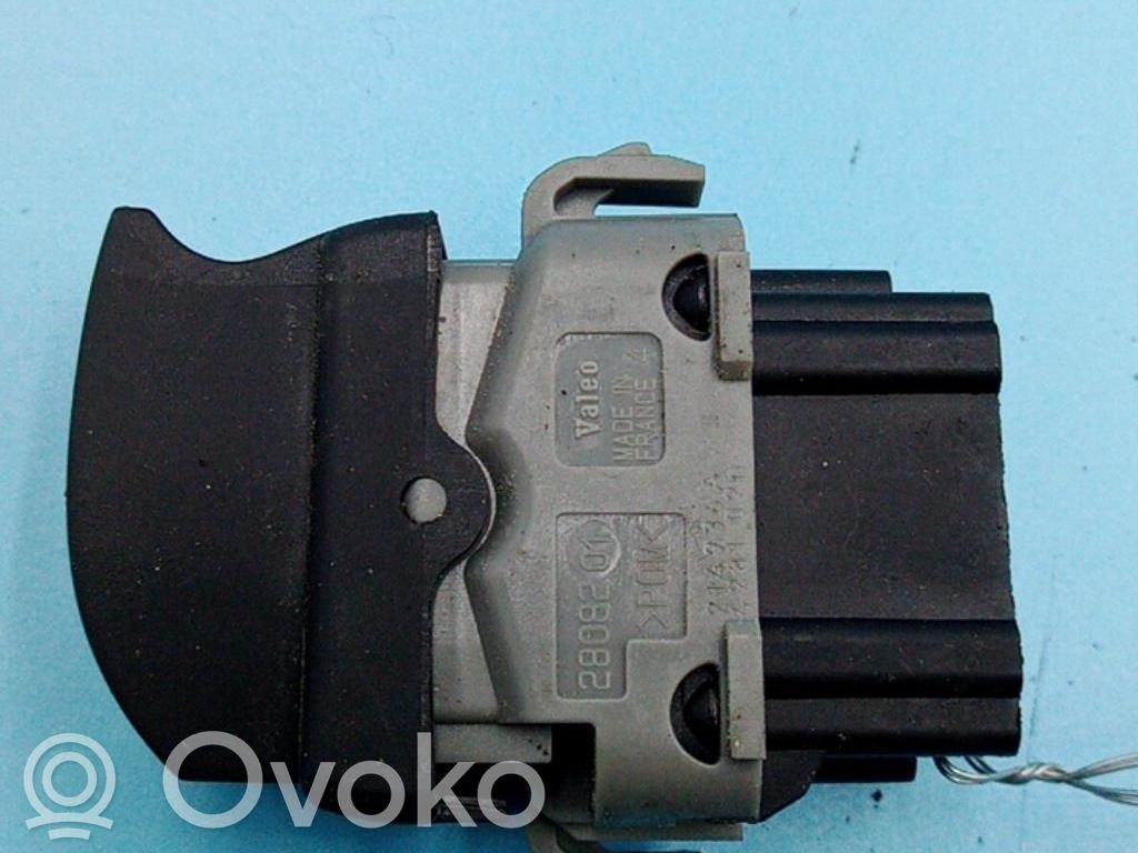 Electric window control switch   8200214936