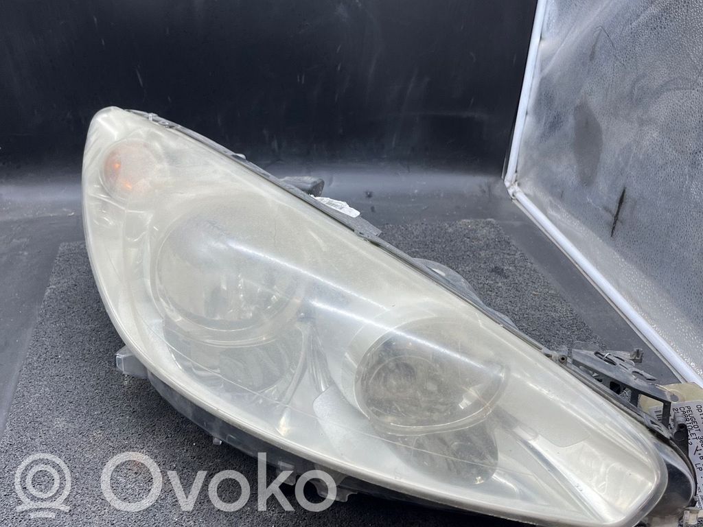 Peugeot 308 Lampa przednia 