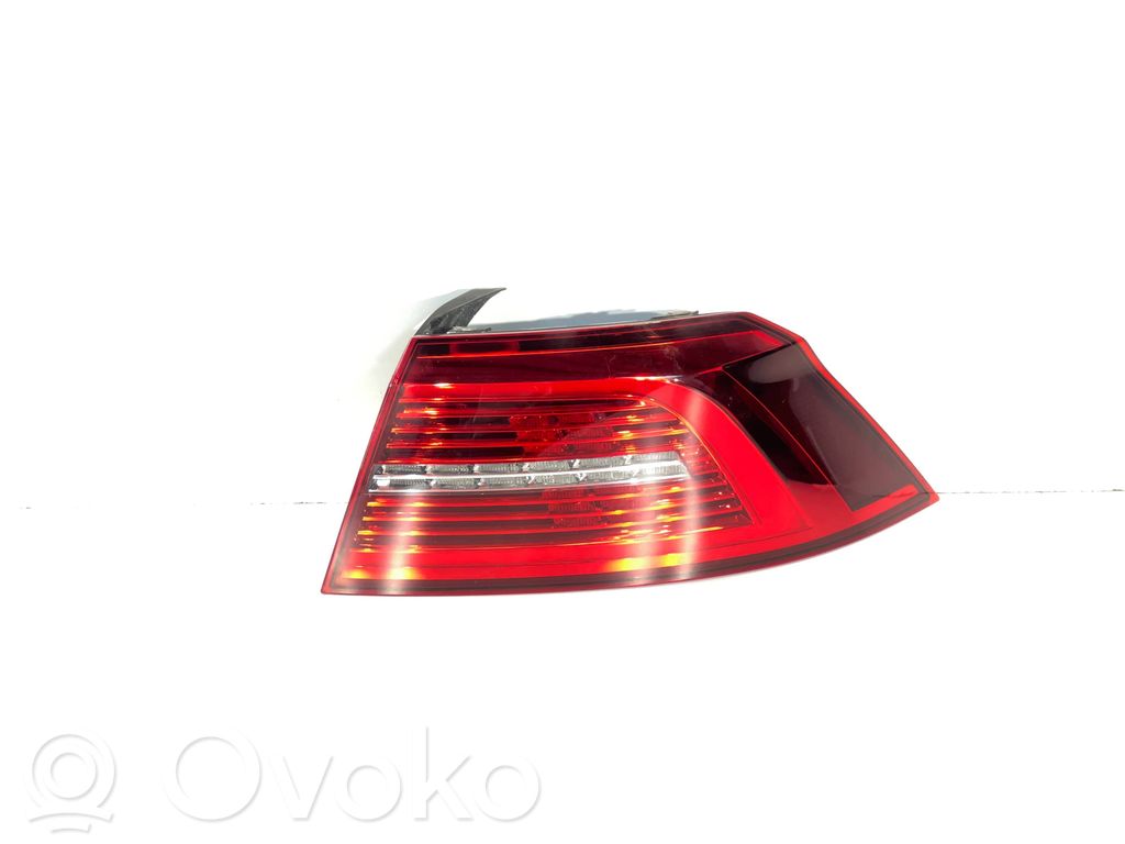 Volkswagen PASSAT B8 Lampa tylna 