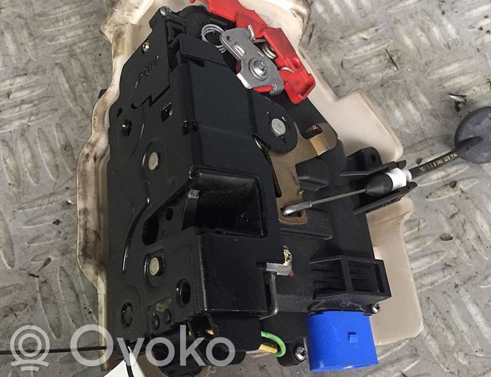 Volkswagen Golf V Serratura portiera anteriore 