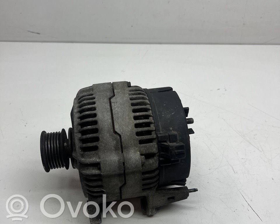 Volkswagen PASSAT B4 Ģenerators 