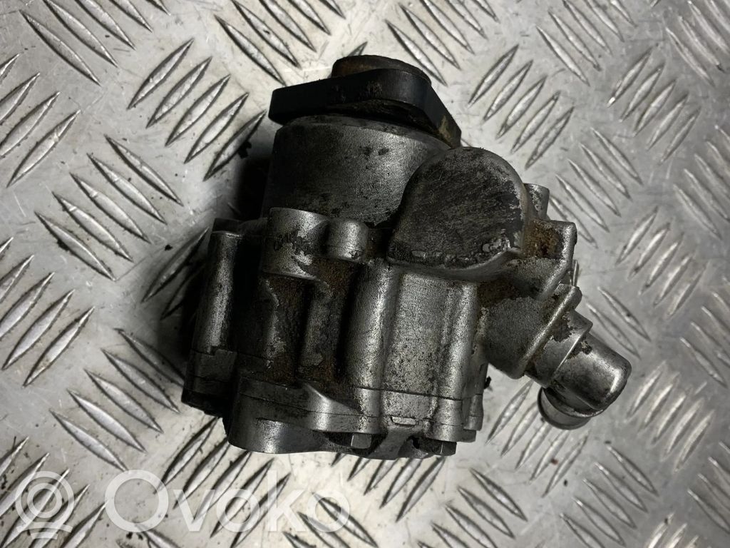 Audi A4 S4 B5 8D Servopumpe 
