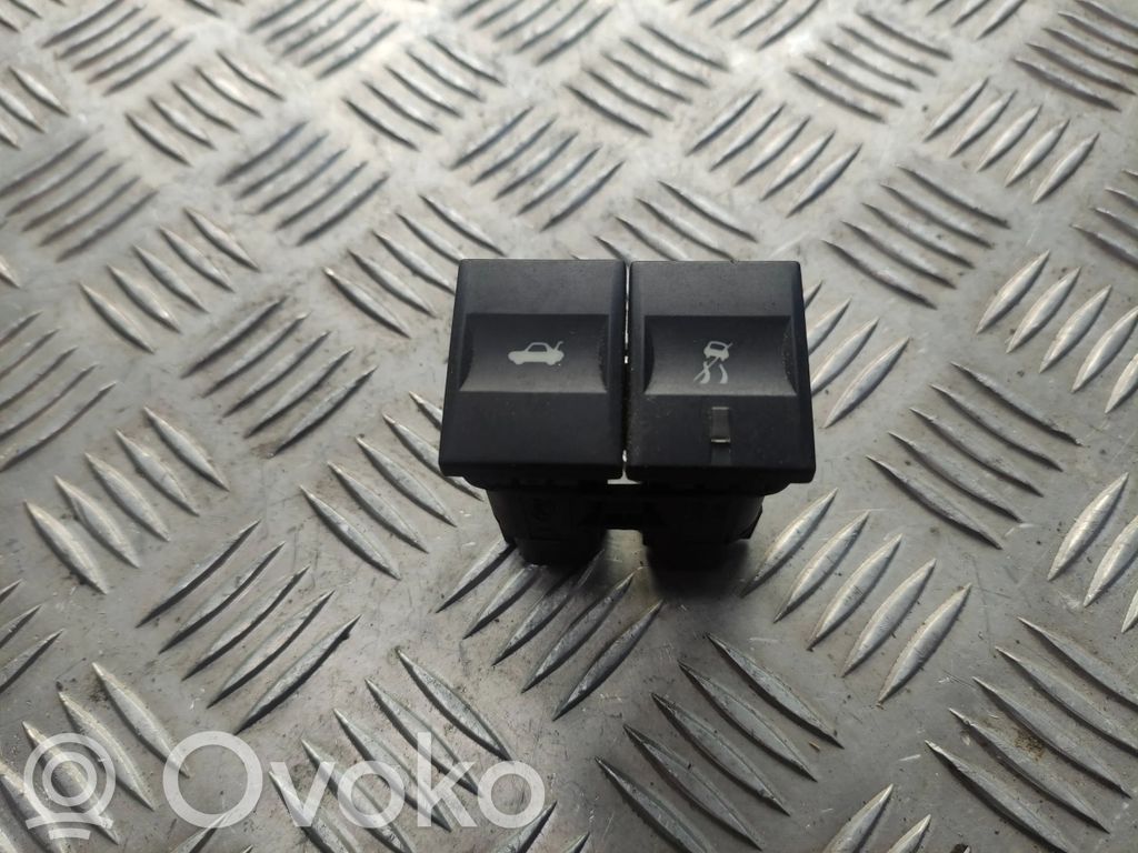 Ford Mondeo Mk III Tailgate opening switch 