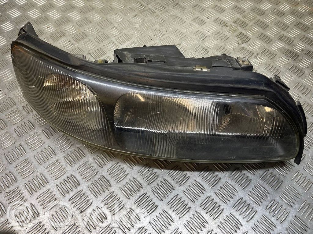 Volvo V70 Priekinis žibintas 