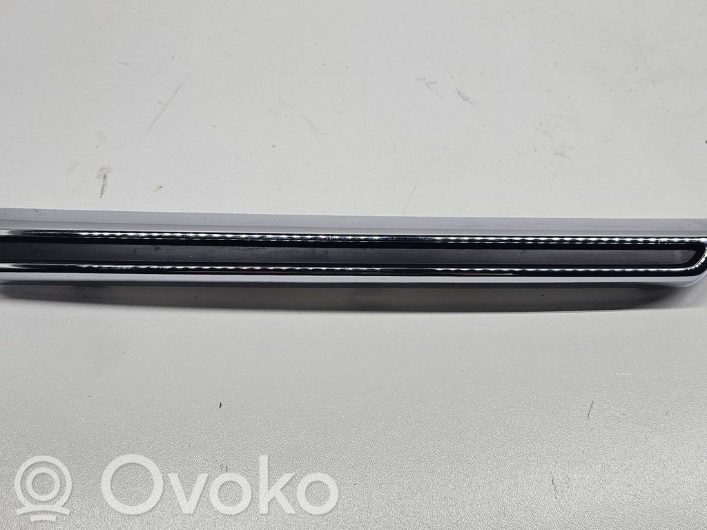 Suzuki Ignis Etupuskurin jakajan koristelista 