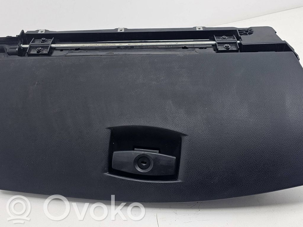 Handschuhfach   7034080,158234