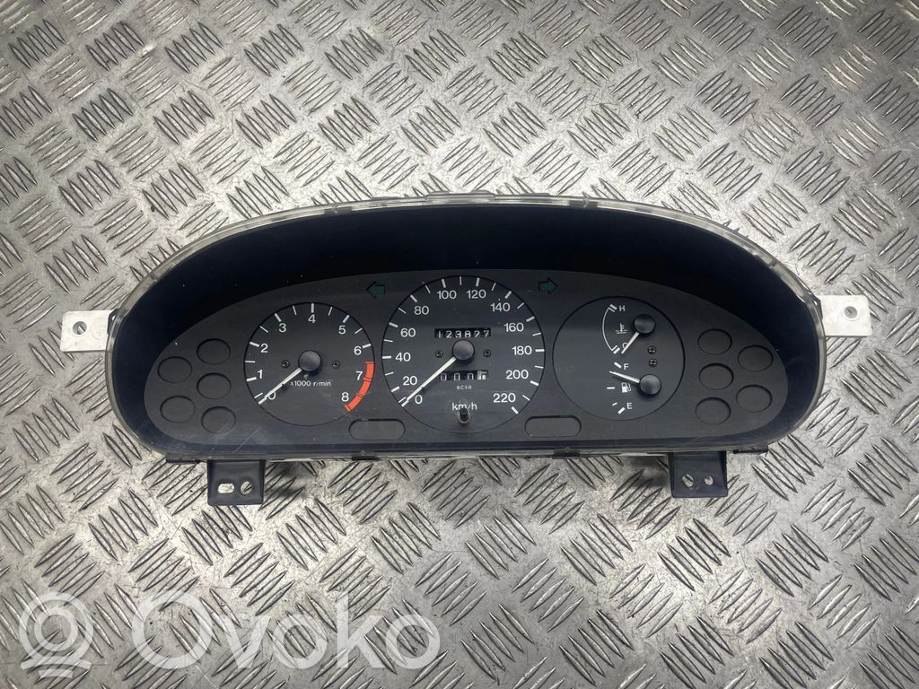 Mazda 323 F Speedometer (instrument cluster) 