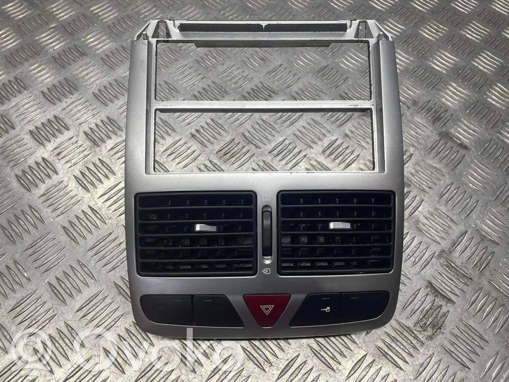 Peugeot 307 Radio/GPS head unit trim 