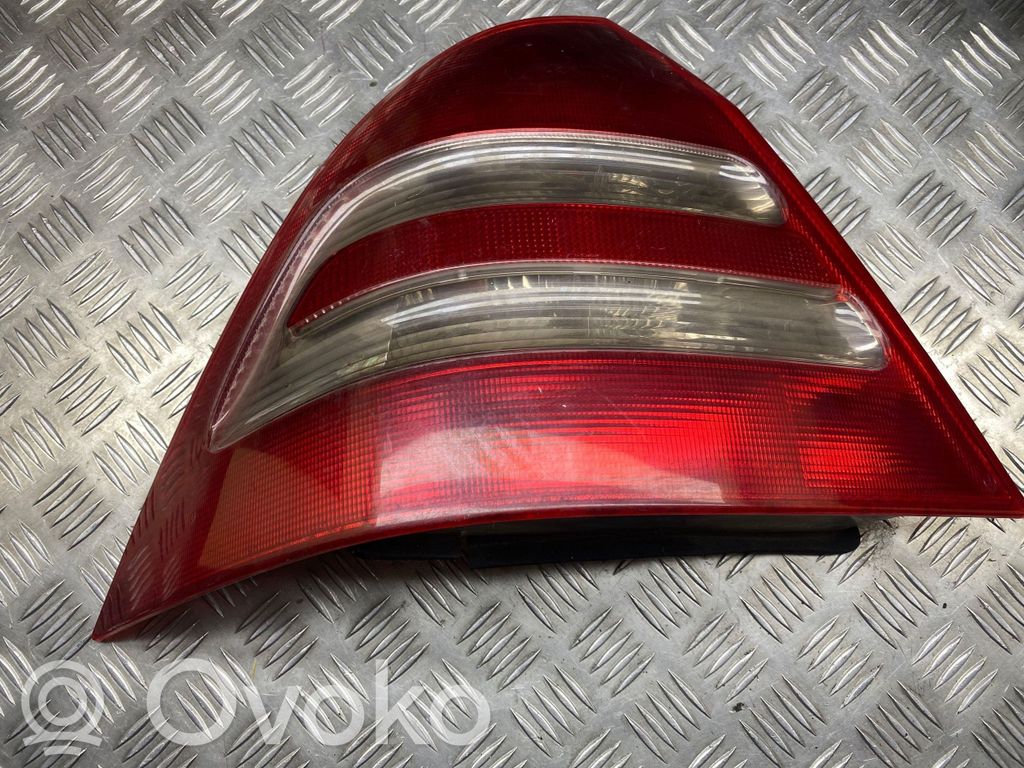 Mercedes-Benz C W203 Lampa tylna 