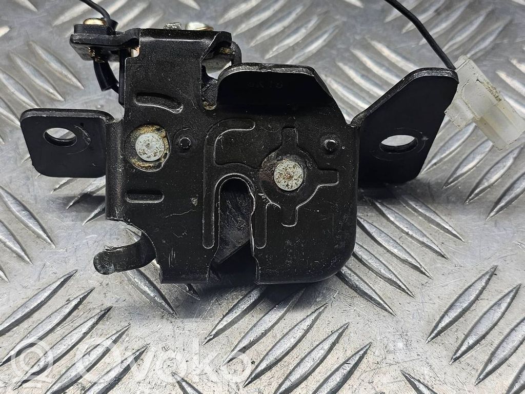 Mazda 323 Spyna galinio dangčio 