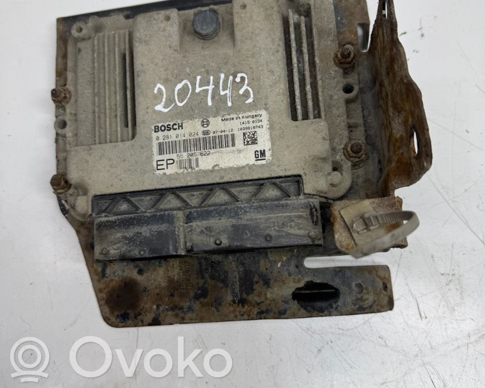 Opel Zafira B Engine control unit/module 