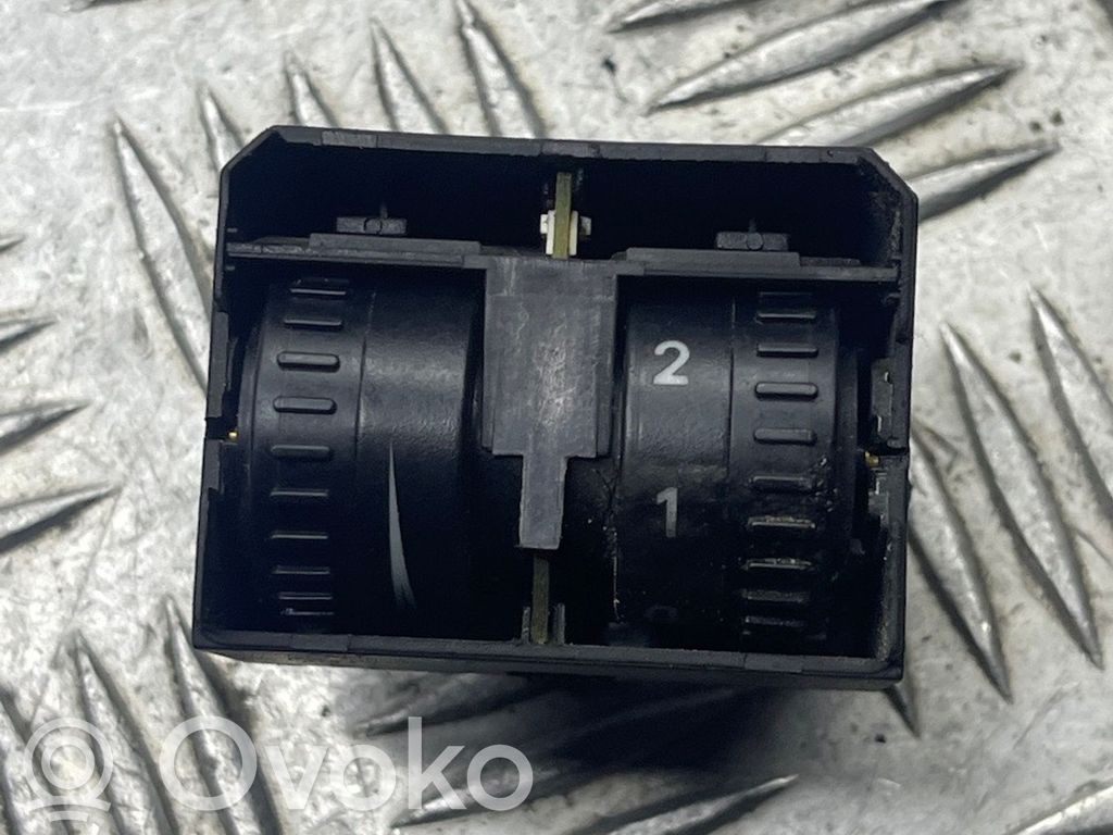 Headlight level height control switch   2K0941333A
