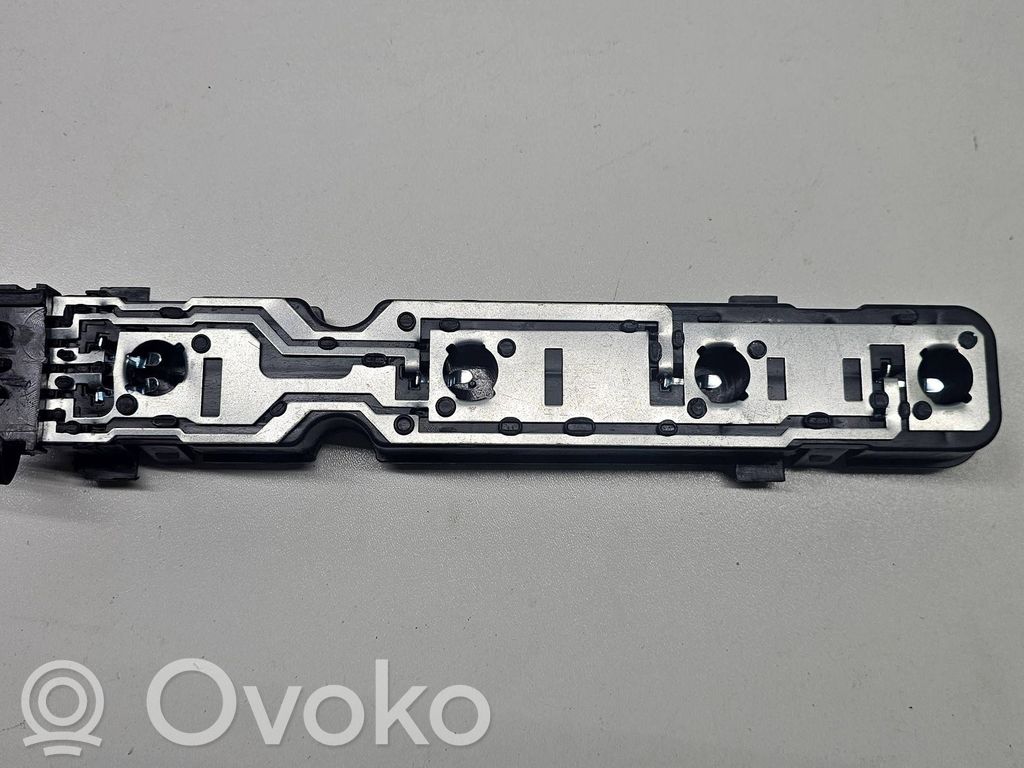 Ford Transit Aizmugurējais lukturis virsbūvē 