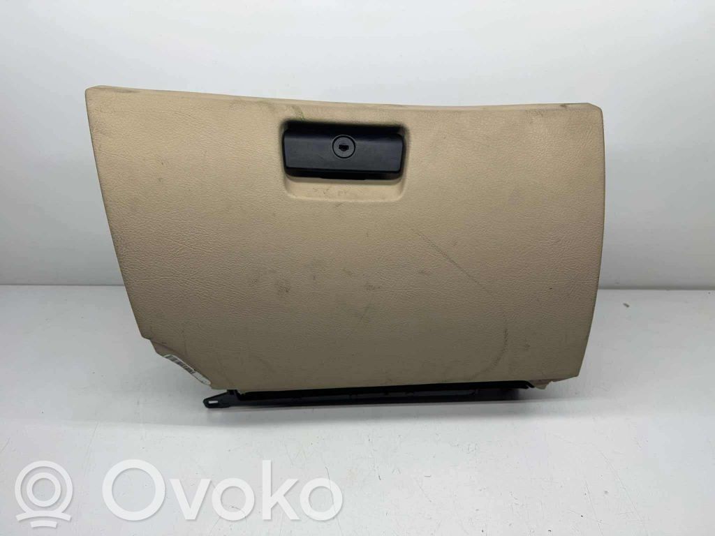 BMW X5 E53 Hansikaslokero 