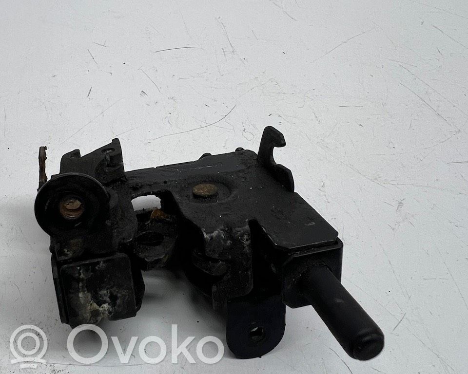 BMW 7 E65 E66 Dzinēja pārsega slēdzene 