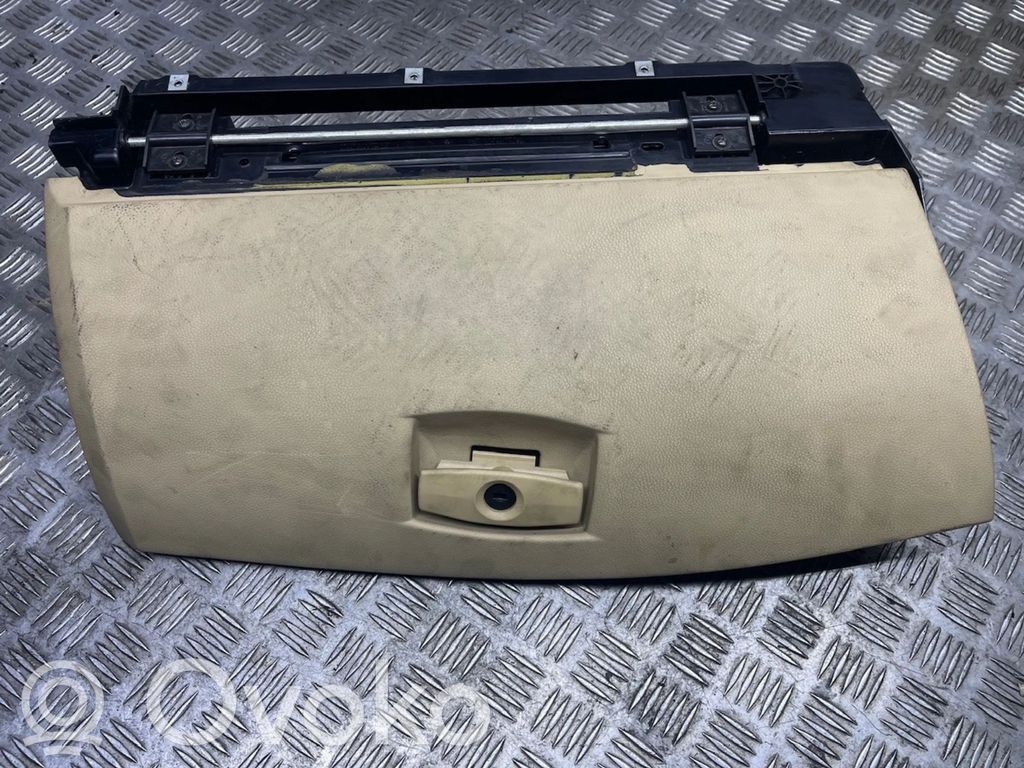 Glove box   7034080,121451,31435,31433