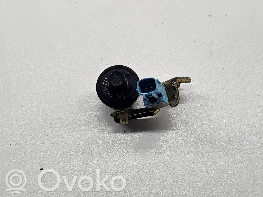 Nissan Maxima Zawór ciśnienia 
