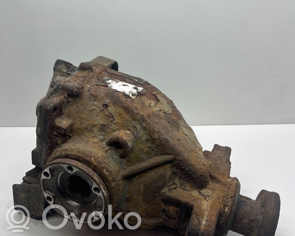 BMW 7 E65 E66 Galinis reduktorius 
