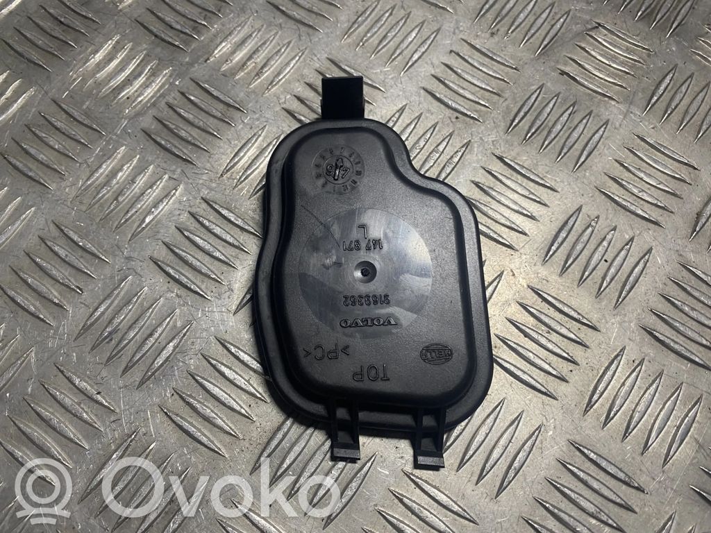 Volvo V70 Headlight/headlamp dust cover 