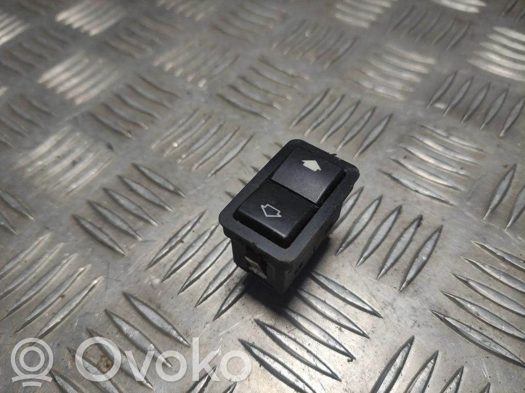 Electric window control switch   8368932