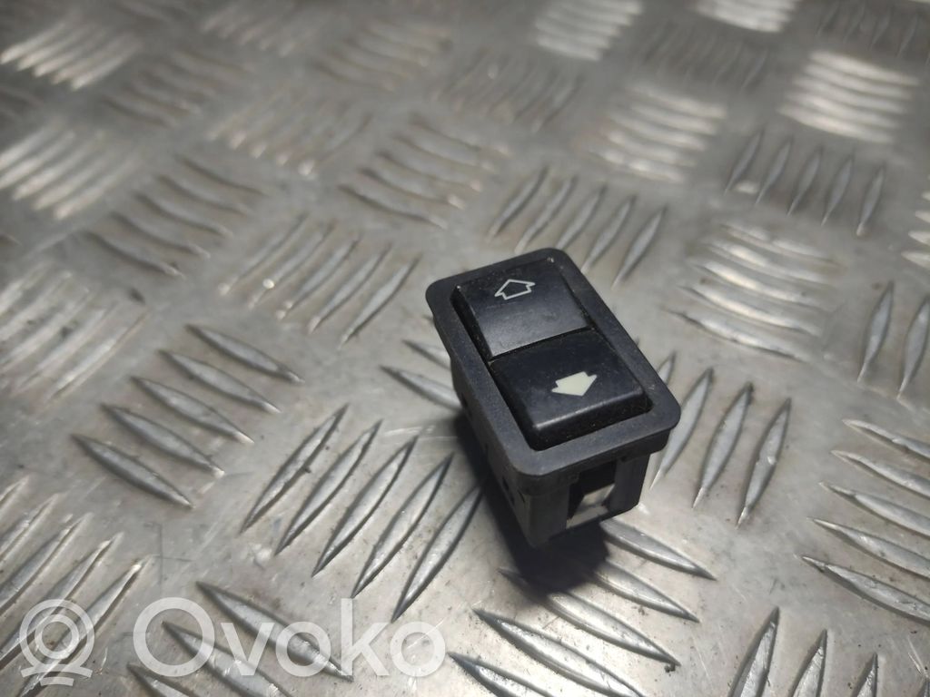 Electric window control switch   8368932