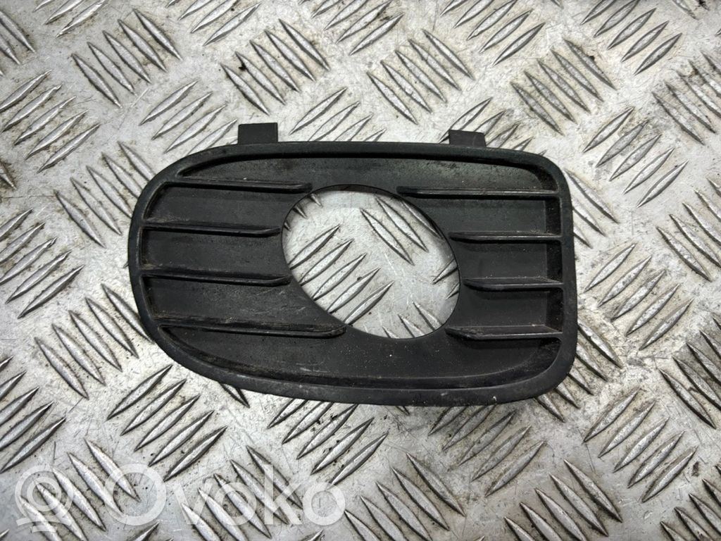 Opel Vectra B Etusumuvalon ritilä 