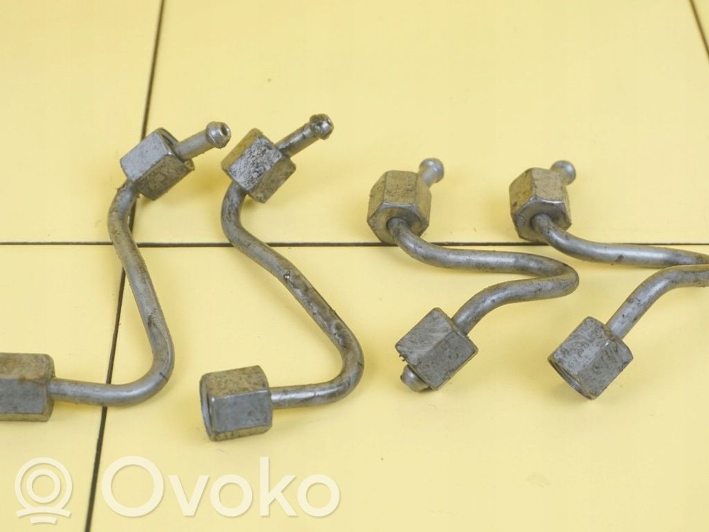 Mercedes-Benz A W176 Fuel injector supply line/pipe 