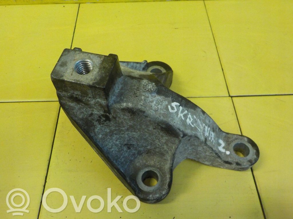 Ford Focus Gearbox mounting bracket 