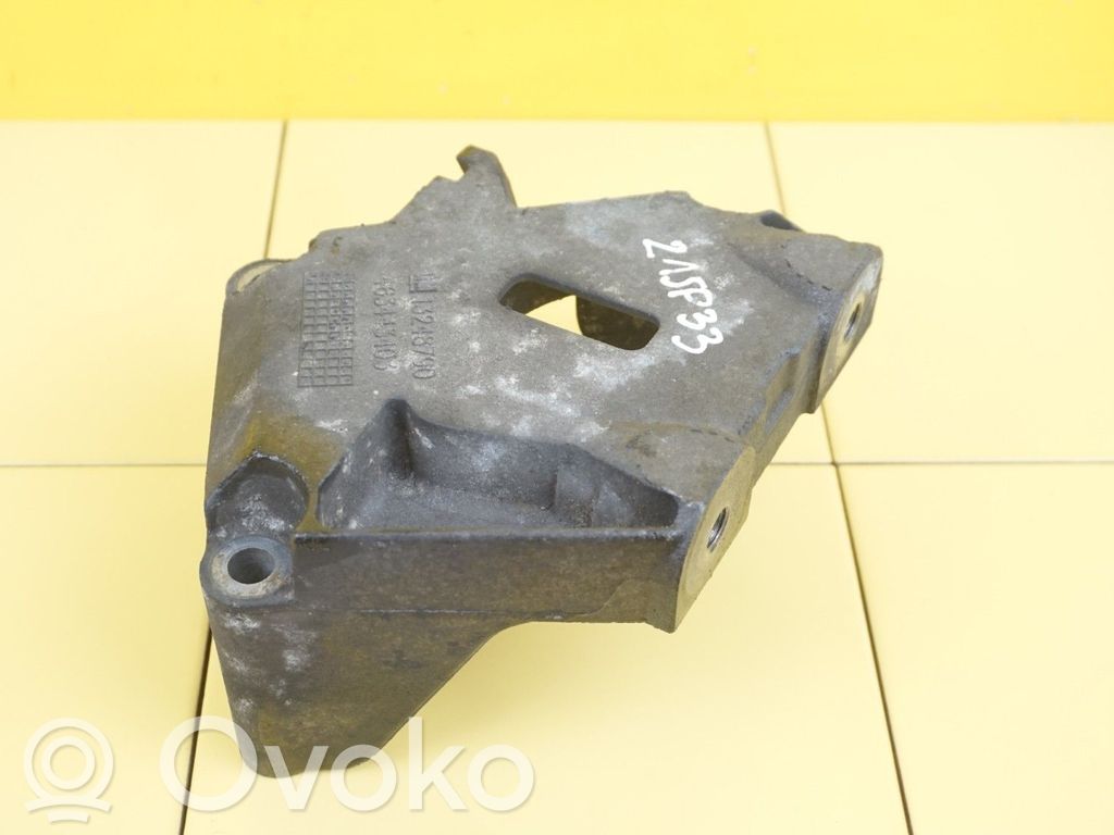 Opel Corsa E Engine mounting bracket 