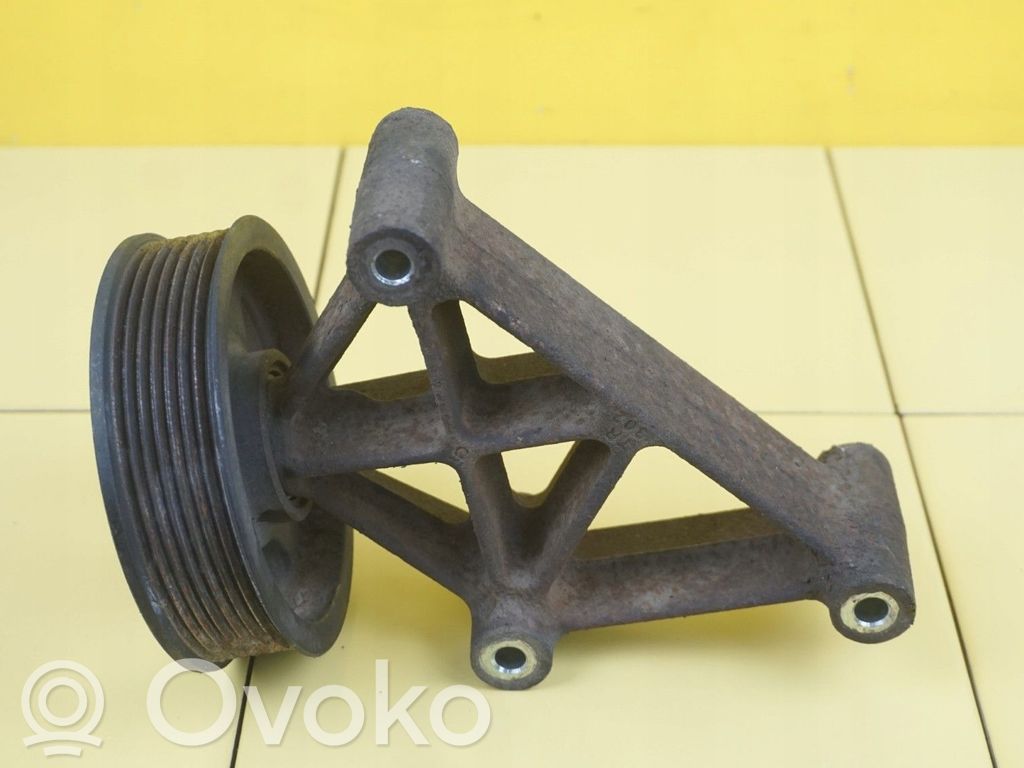 Mitsubishi Canter Engine mounting bracket 