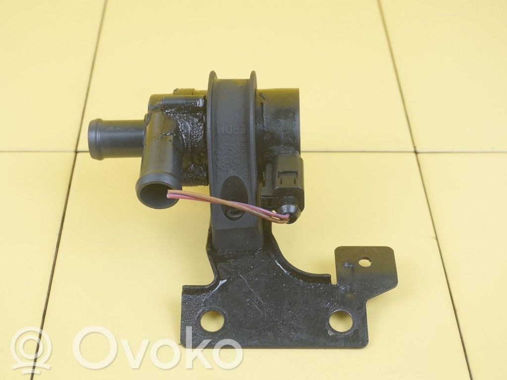 Audi A3 S3 8P Water pump 