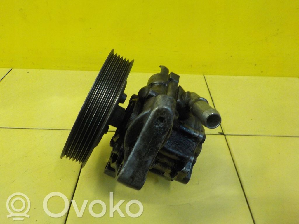 Volvo XC70 Ohjaustehostimen pumppu 
