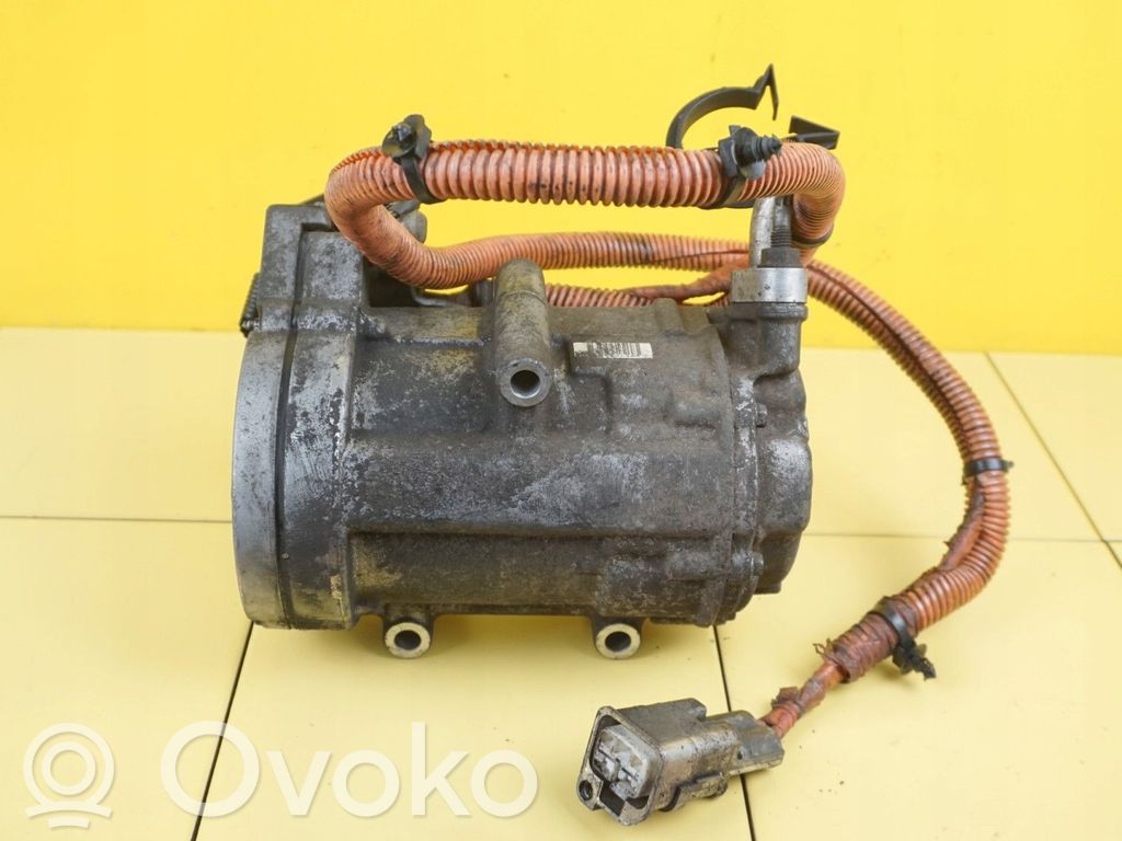 Ford Mondeo MK V Ilmastointilaitteen kompressorin pumppu (A/C) 