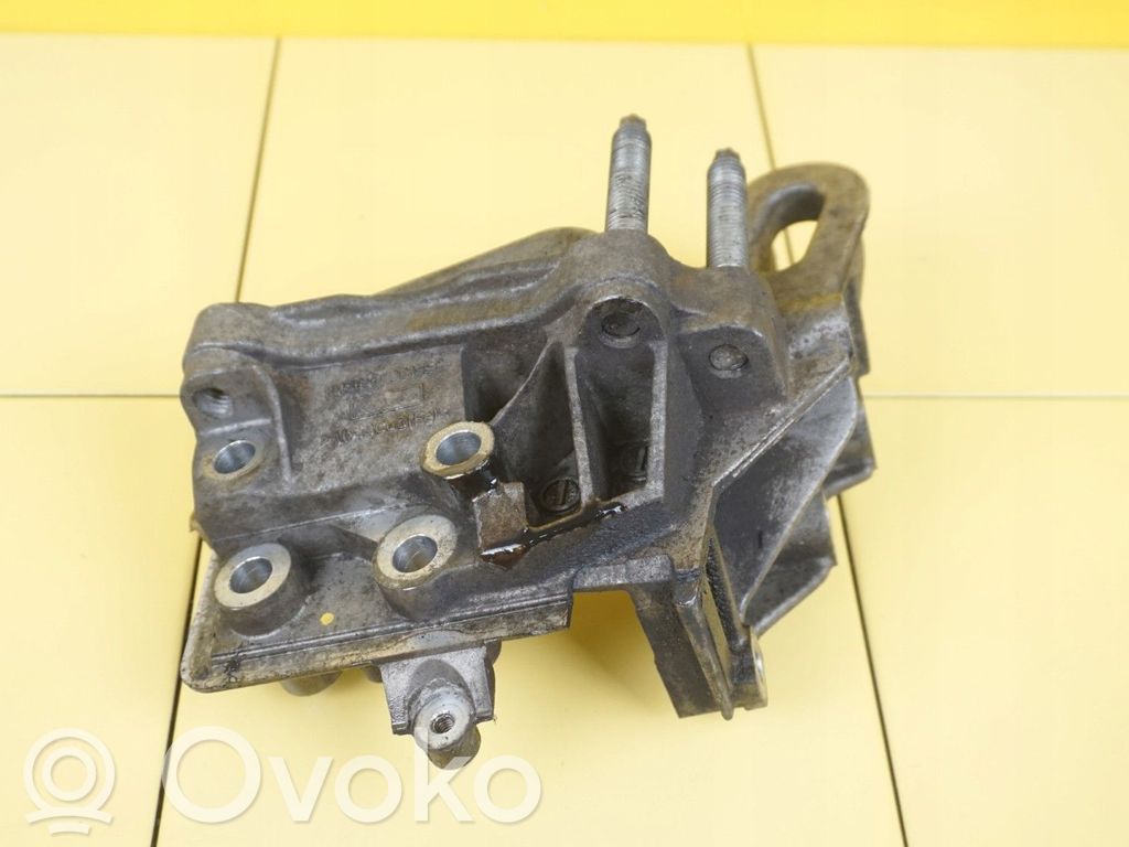 Ford Grand C-MAX Engine mounting bracket 
