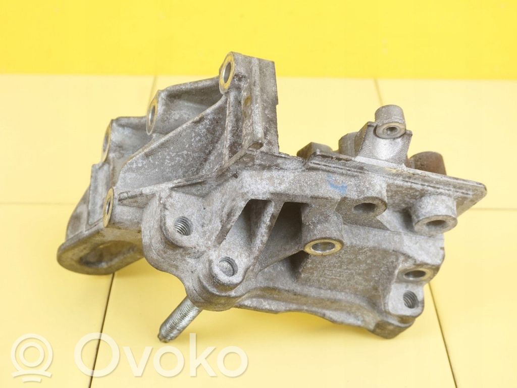 Ford Kuga II Engine mounting bracket 