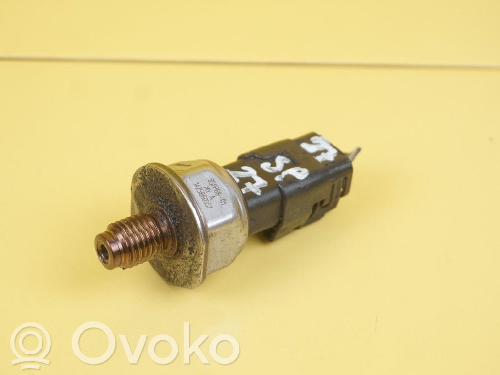 Mercedes-Benz A W176 Capteur de pression de carburant 
