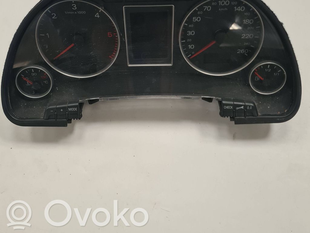 Audi A4 S4 B7 8E 8H Licznik / Prędkościomierz 
