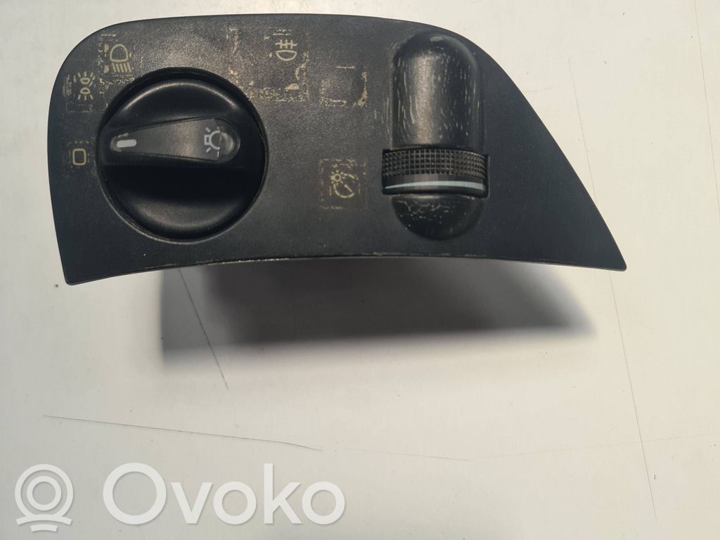 Volkswagen Polo III 6N 6N2 6NF Lukturu slēdzis 