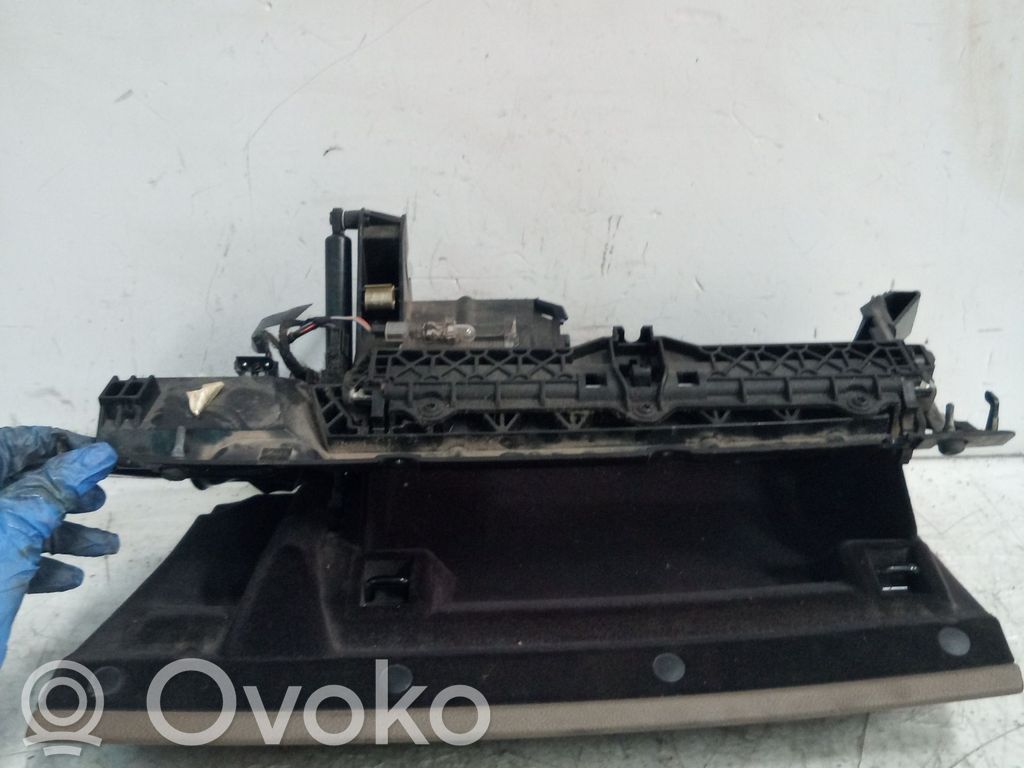Guantera   6913362