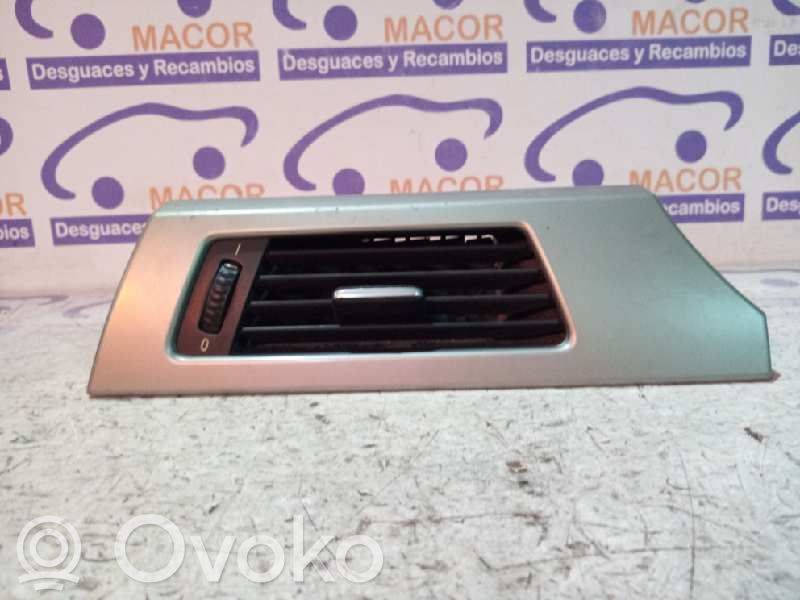 Rejilla de ventilación central del panel   6922633
