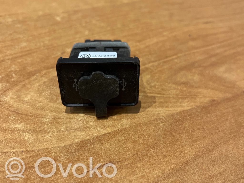 Fiat Punto (188) USB socket connector 