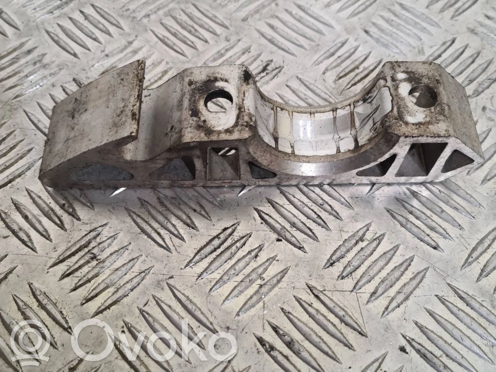 Porsche Cayenne (92A) Engine mounting bracket 