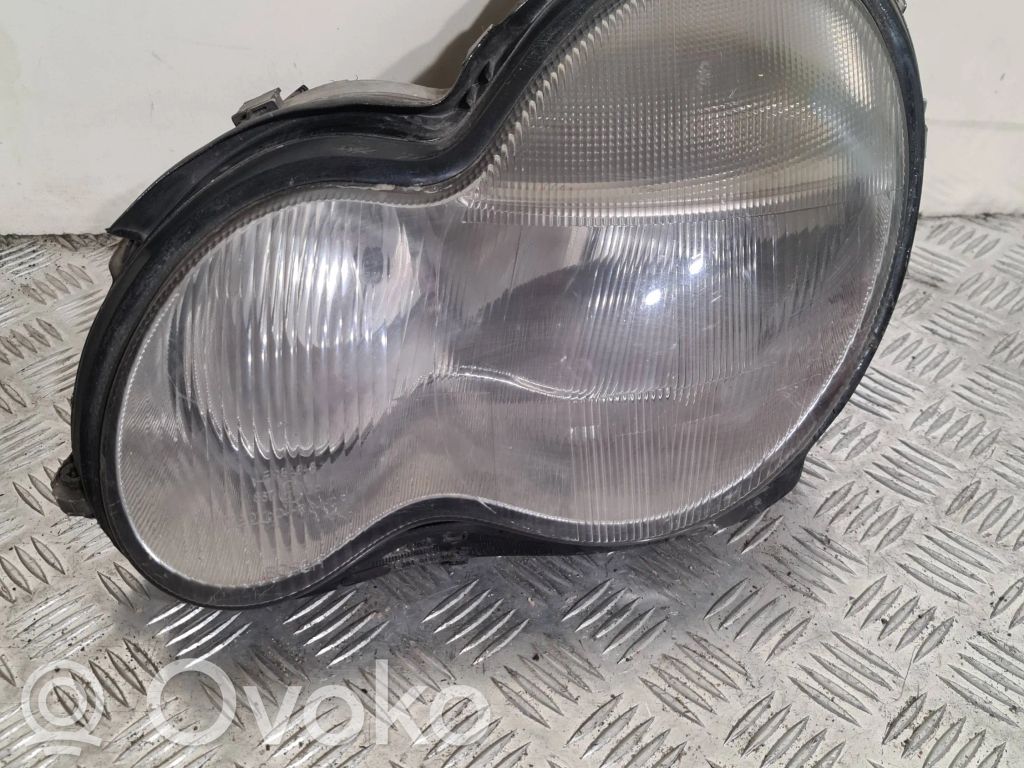 Mercedes-Benz C W203 Lampa przednia 