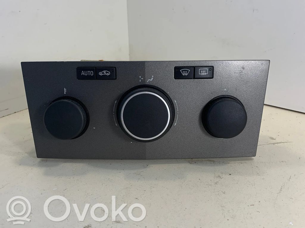 Opel Zafira B Climate control unit 
